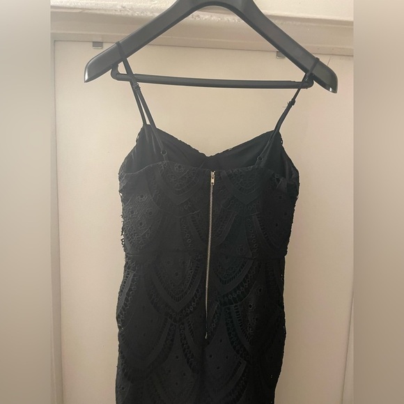 Lulu’s black midi dress size Small - Picture 7 of 9